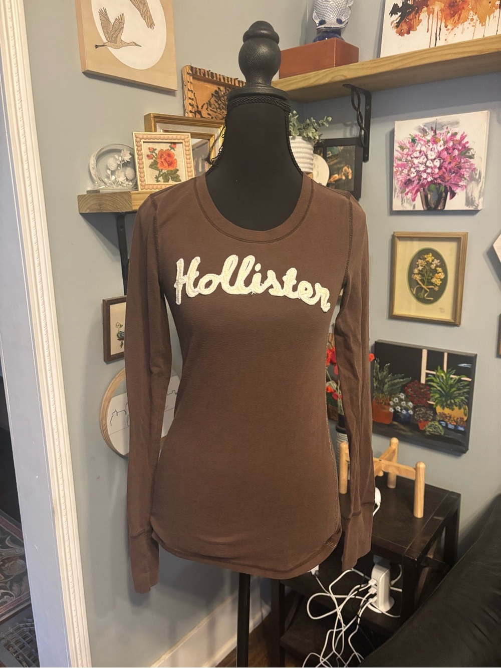VTG Y2K Hollister long sleeve graphic logo tee brown womens size M
